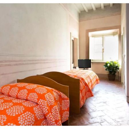 Palazzo Piazza Mazzini Hotel Pescia Bagian luar foto