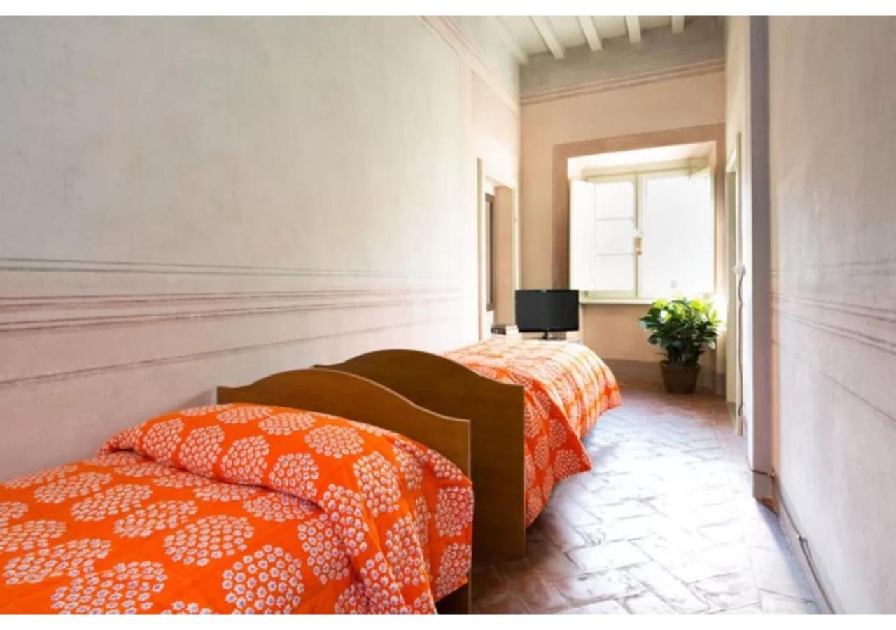 Palazzo Piazza Mazzini Hotel Pescia Bagian luar foto