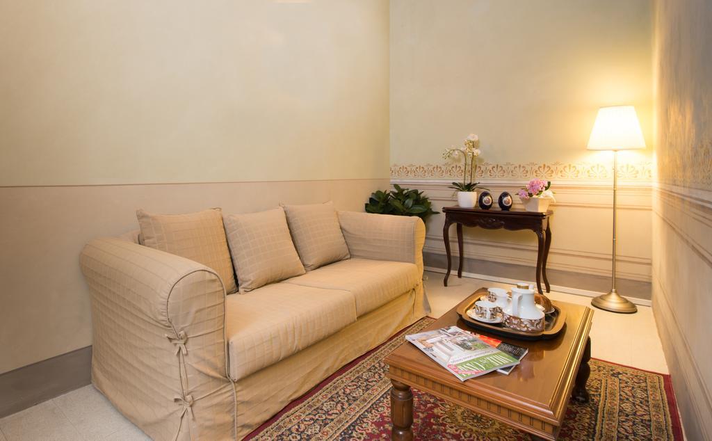 Palazzo Piazza Mazzini Hotel Pescia Ruang foto