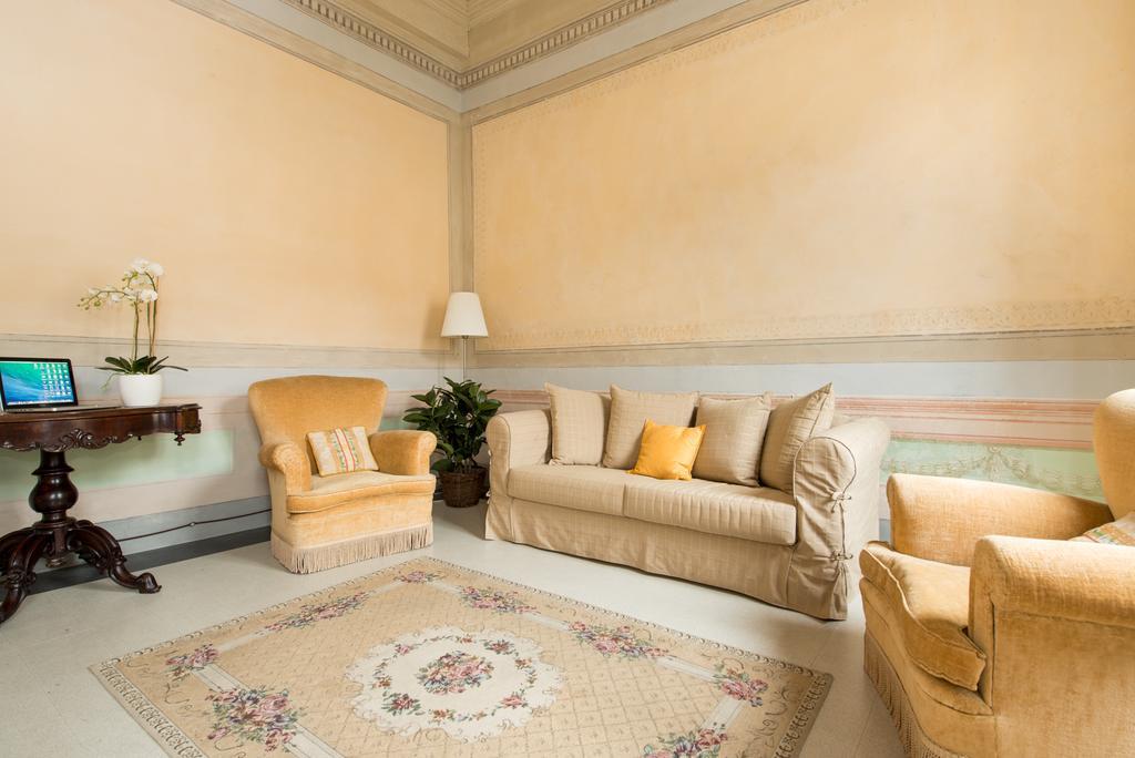 Palazzo Piazza Mazzini Hotel Pescia Ruang foto
