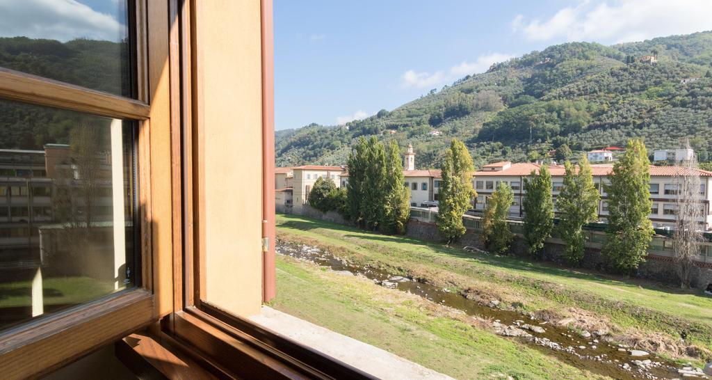 Palazzo Piazza Mazzini Hotel Pescia Bagian luar foto