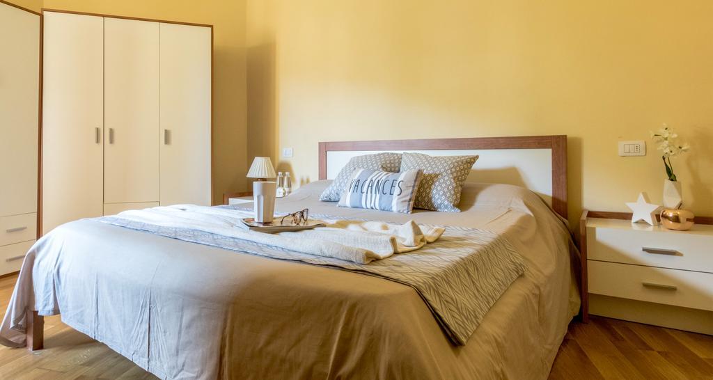 Palazzo Piazza Mazzini Hotel Pescia Bagian luar foto